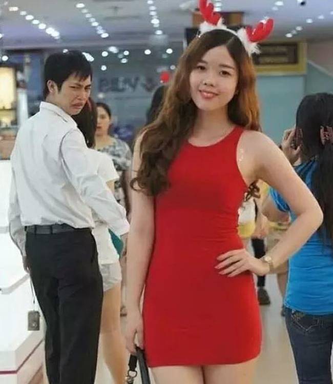 Photobombers Who Couldn’t Care Less About Your Perfect Photos