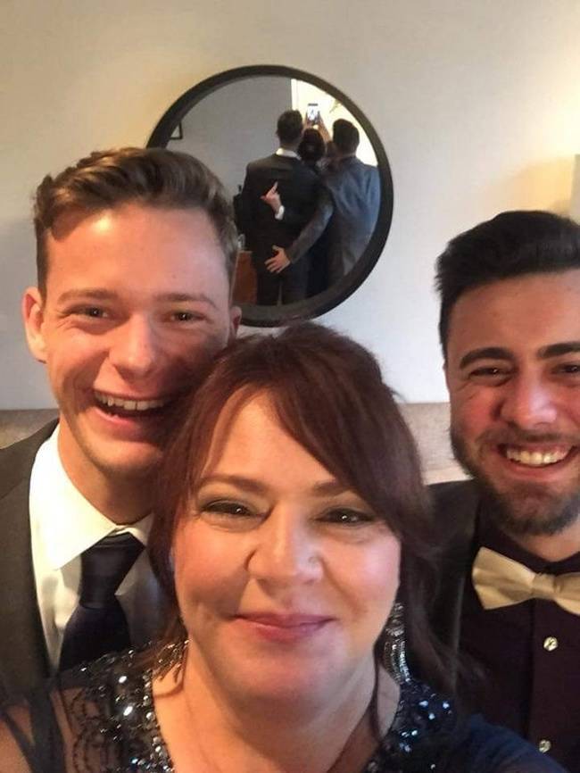Photobombers Who Couldn’t Care Less About Your Perfect Photos