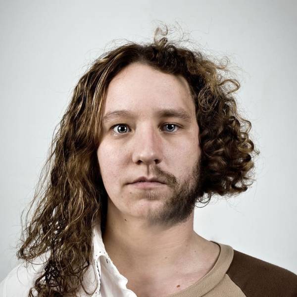 Photographer Combines Photos Of Family Members And Turns Them Into Amazing “Genetic Portraits”