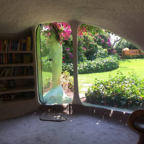 This Hobbit House Is A Perfect Example Of Organic Architecture