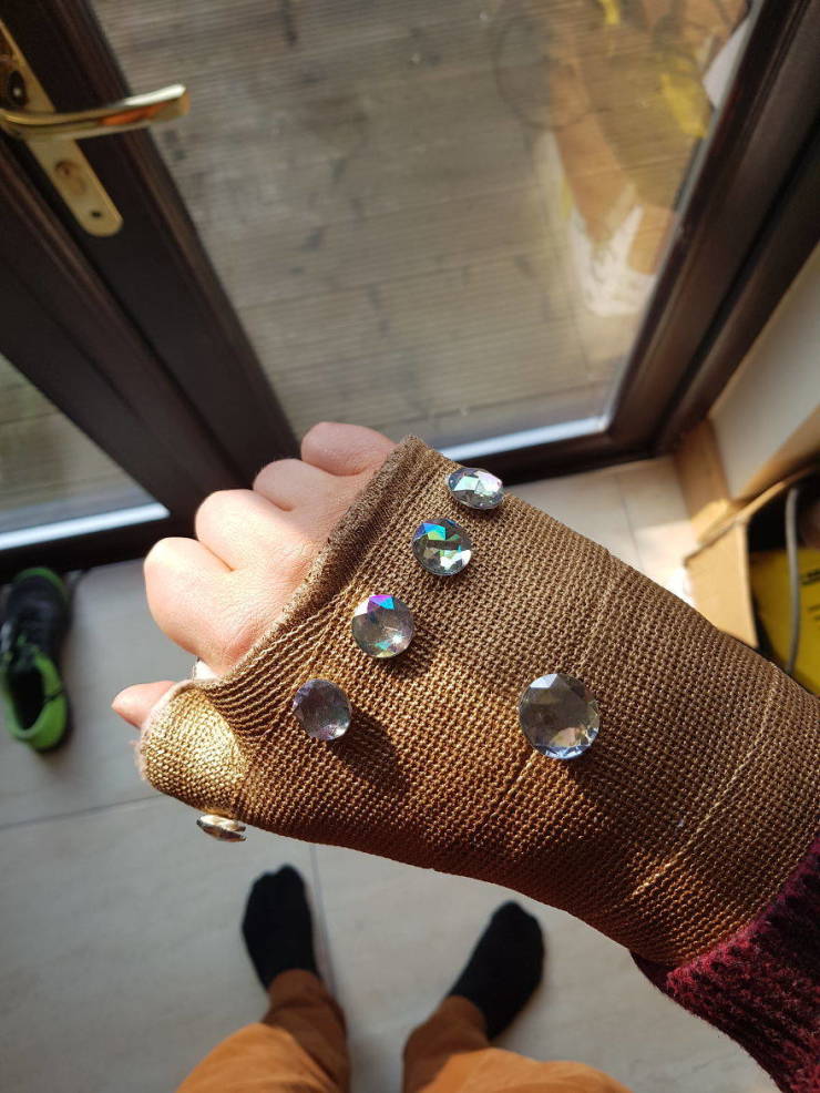 Guy Turns Himself Into Thanos After Breaking His Wrist