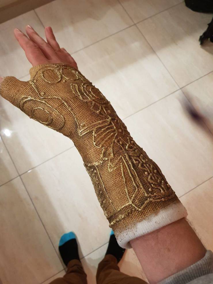 Guy Turns Himself Into Thanos After Breaking His Wrist