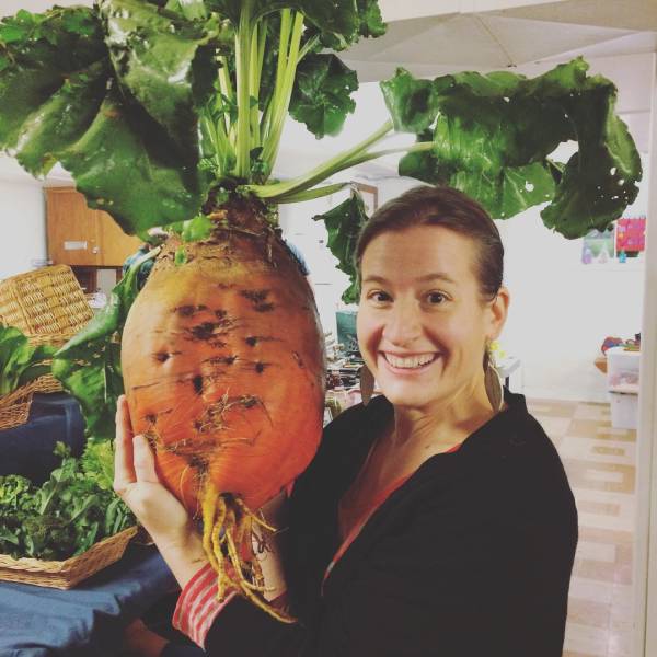 Gigantic Vegetables That Dwarf Everything Around