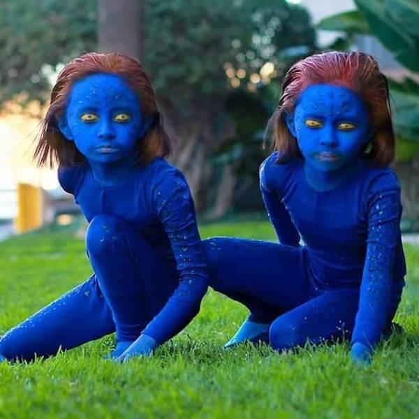 These 11-Year-Old Twin Girls Are Cosplay Geniuses!