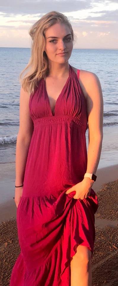 Girl Transforms Herself Completely By Losing 64 Kilos 13