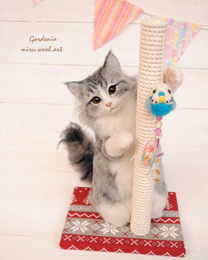 Japanese Artist Creates Incredibly Realistic Animals From Felt Wool