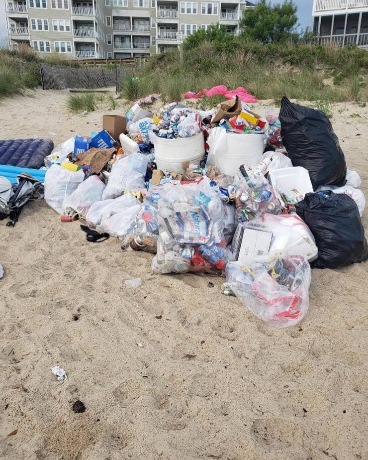 Virginia Beach Locals Had To Clean Tons Of Garbage After Tourists Celebrated Memorial Day There