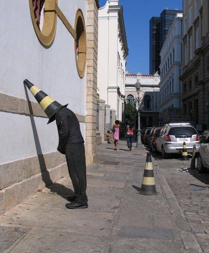 Artist Places Mannequins Around The World Just To Mess With People