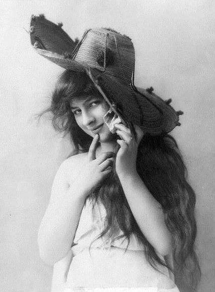 What Women’s Beauty Looked Like More Than A Century Ago