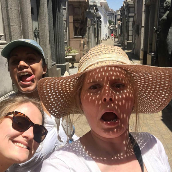 Cemetery Selfies: Probably The Most Stupid Trend Ever