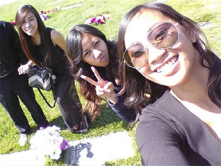 Cemetery Selfies: Probably The Most Stupid Trend Ever
