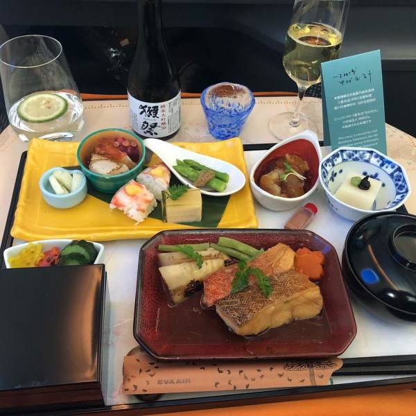 Economy Class Food Vs. First Class Food