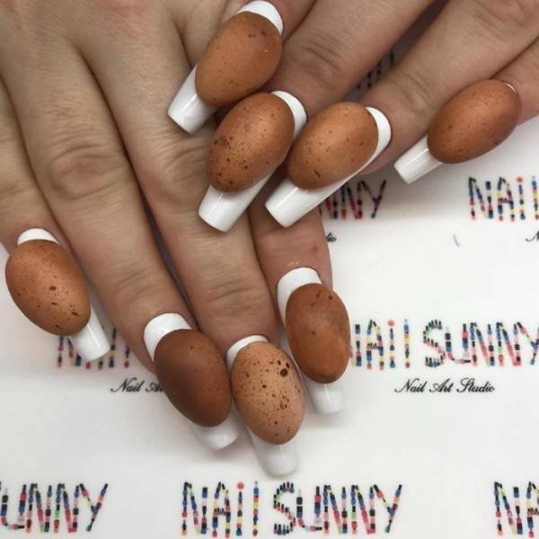 There’s A Russian Nail Salon Which Has Weird Nails As Its Specialty