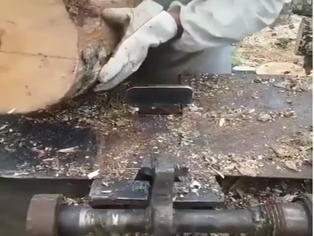 Wood Splitting Looks So Easy With This Thing