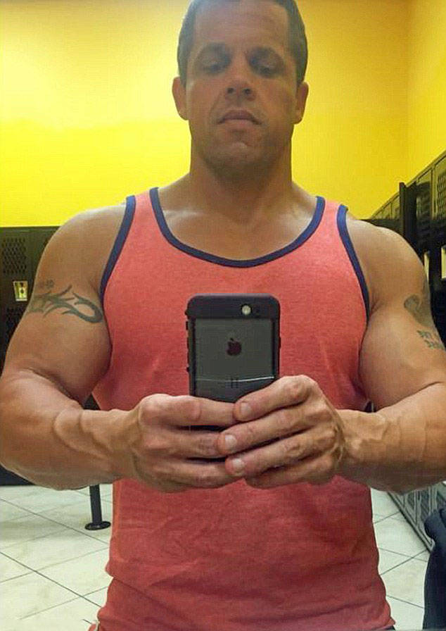 Man Loses 90 Kilos After Being Forced To Buy Two Seats On An Airplane