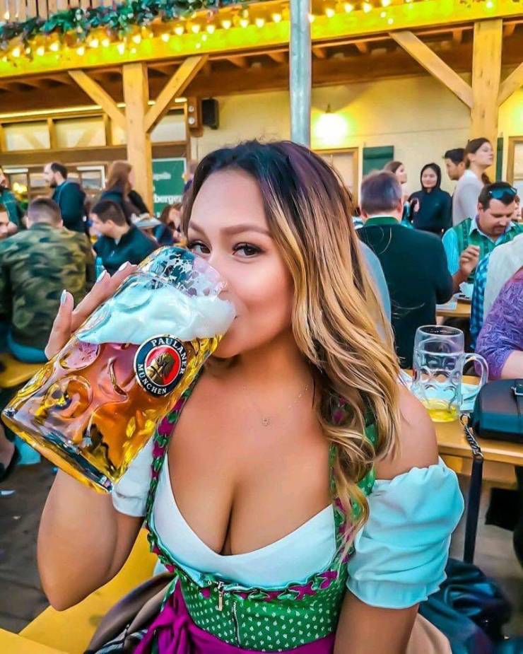 Busty Girls And Seas Of Beer Oktoberfest 2019 (50 pics)