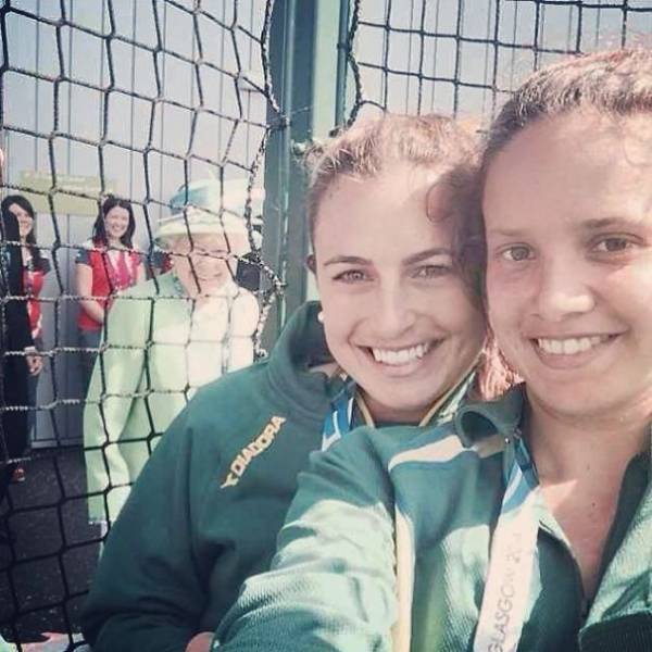 Celebs Love Photobombing!