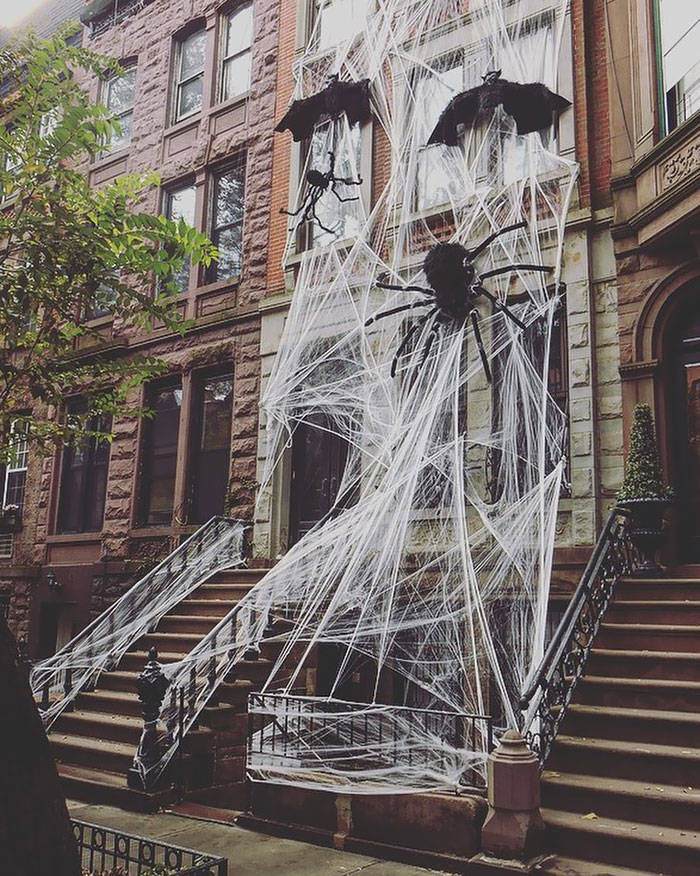 Some Of The Best Halloween Decorations To Make Your Neighborhood Proud ...