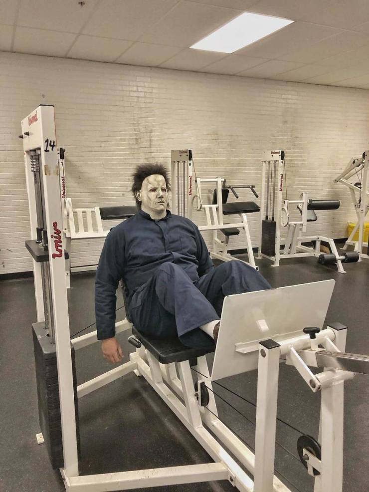 Teacher Becomes Michael Myers From “Halloween”