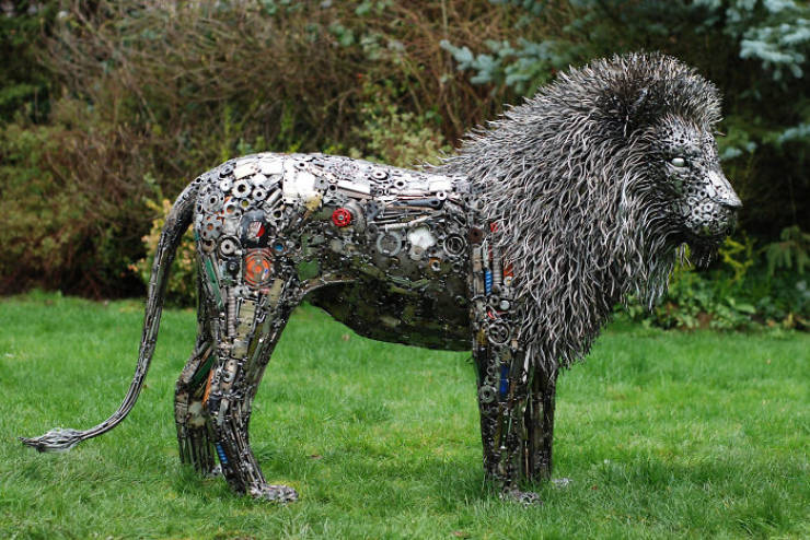 American Artist Uses Recycled Materials To Create Amazing Sculptures