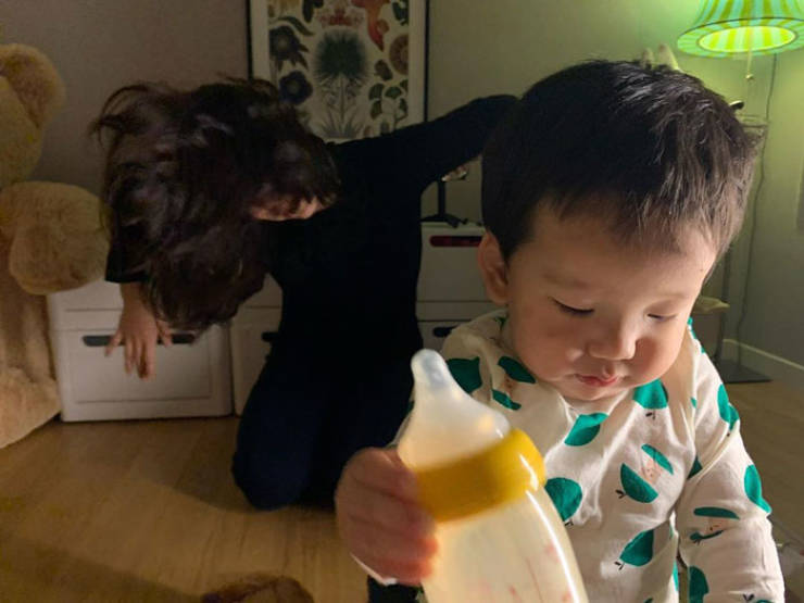 Mom Is Living Her Best Life Behind Her Son’s Back
