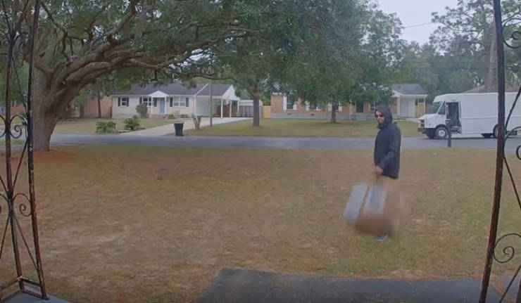 Delivery Guy Throws A Package With A $1,500 Lens, But Cameras See Everything