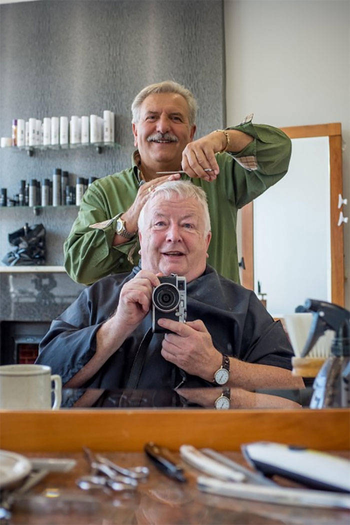 This Man Took A Photo With His Hairdresser Back In 1973, And It Turned Into A Tradition