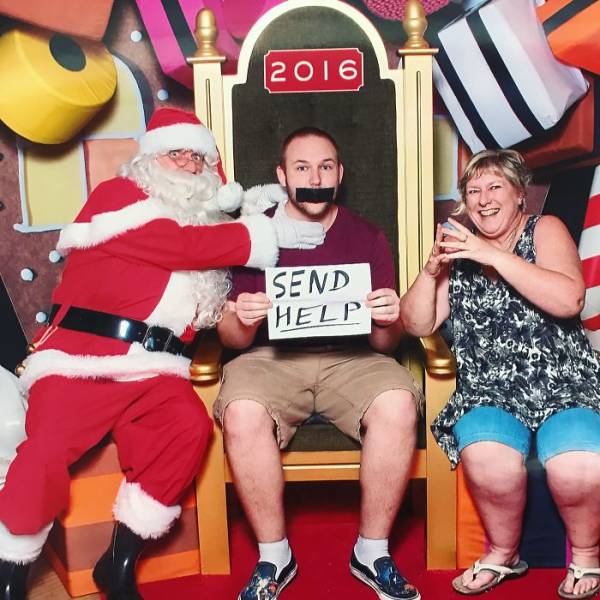 Thanks To These People, Mall Santas Are Never Bored!