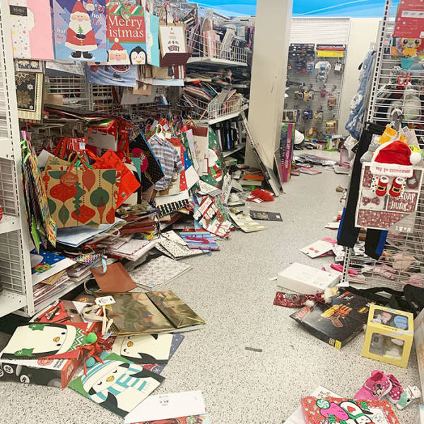 Shop Worker Shows Holiday-Time Retail Reality, And It’s Not A Pleasant Sight