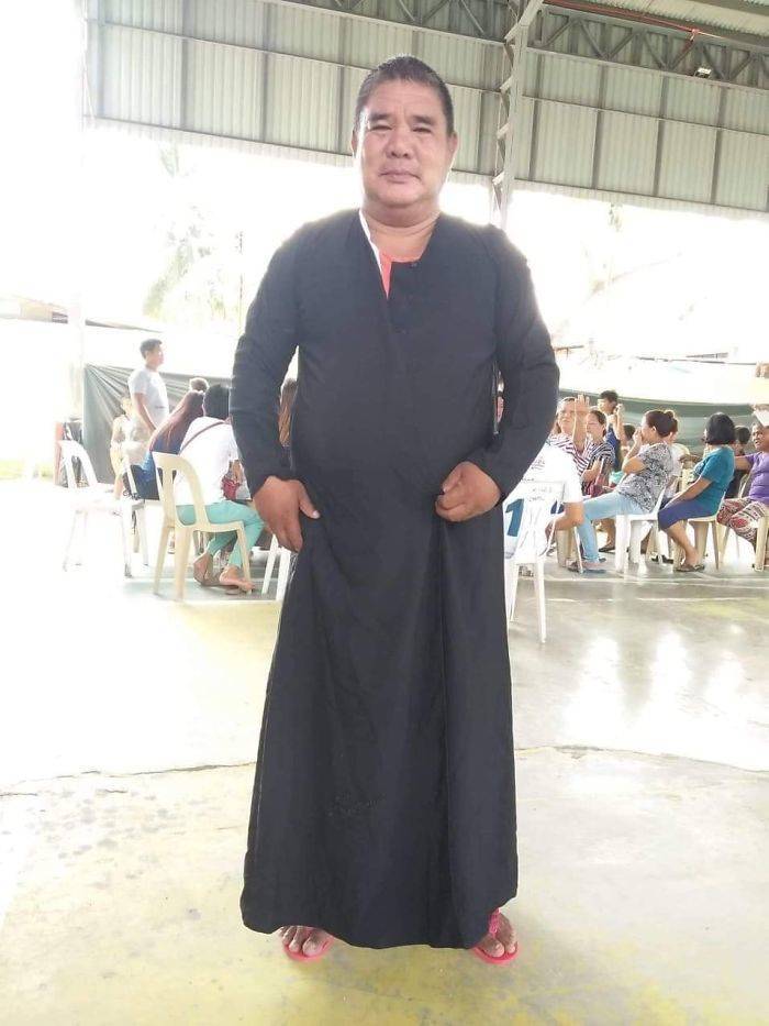 Filipinos Aren’t Shy To Pose In Mismatched Clothes They Got From Taal Volcano Donations