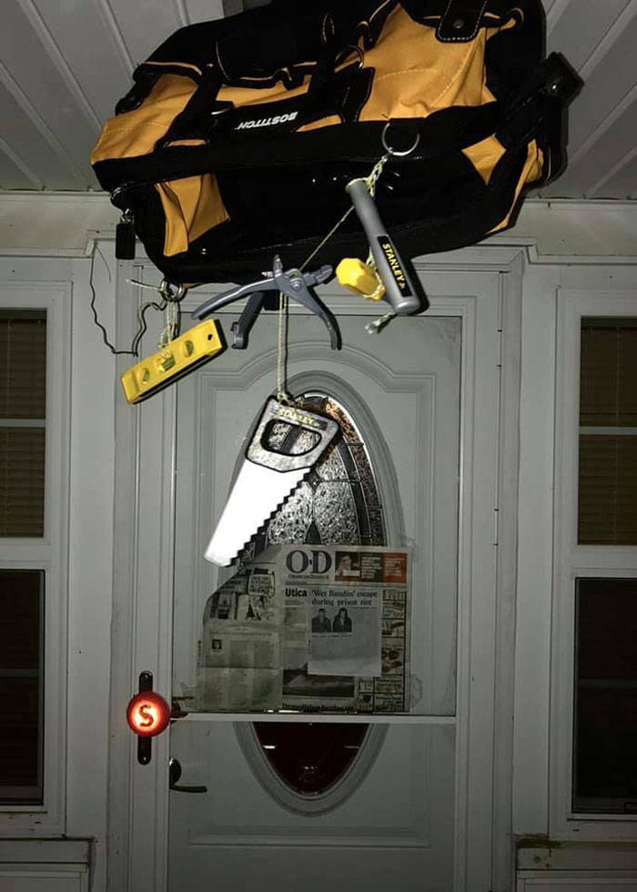 Guy’s House Turns Into “Home Alone” Movie For Christmas