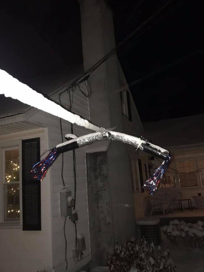 Guy’s House Turns Into “Home Alone” Movie For Christmas