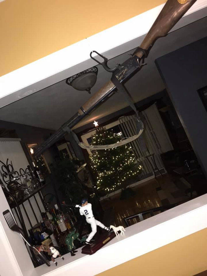 Guy’s House Turns Into “Home Alone” Movie For Christmas