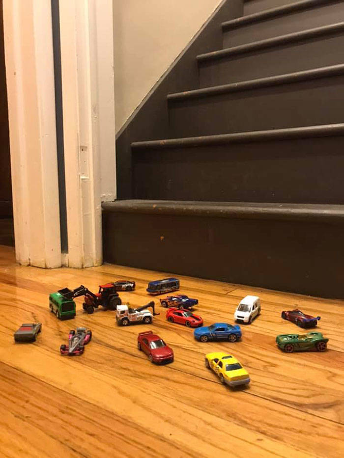 Guy’s House Turns Into “Home Alone” Movie For Christmas