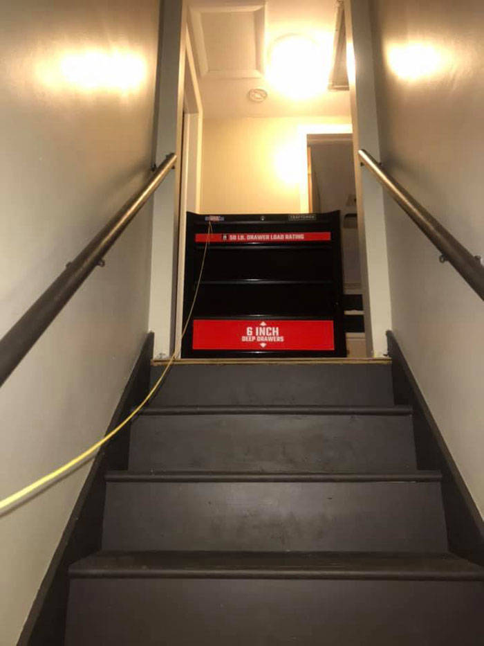Guy’s House Turns Into “Home Alone” Movie For Christmas