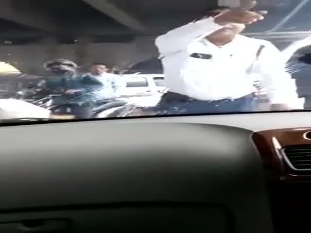 Indian Traffic Police Has It Rough…