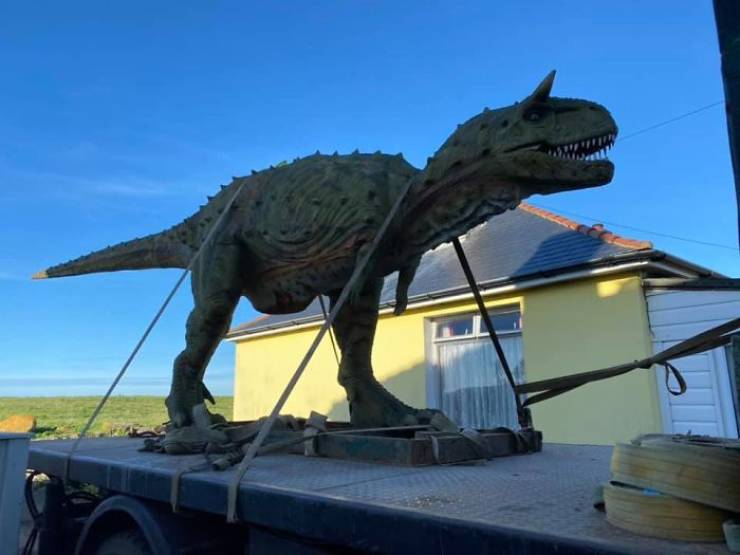 Dad Gets His 4-Year-Old Son A Life-Size Dinosaur Statue…