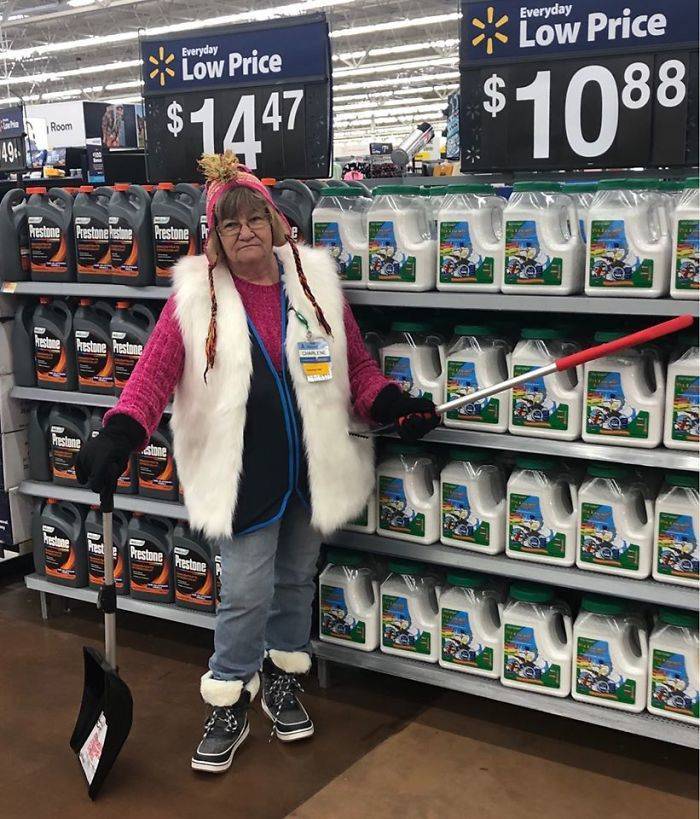 This Walmart Employee Poses With Products, And She Absolutely Nails The Photos!