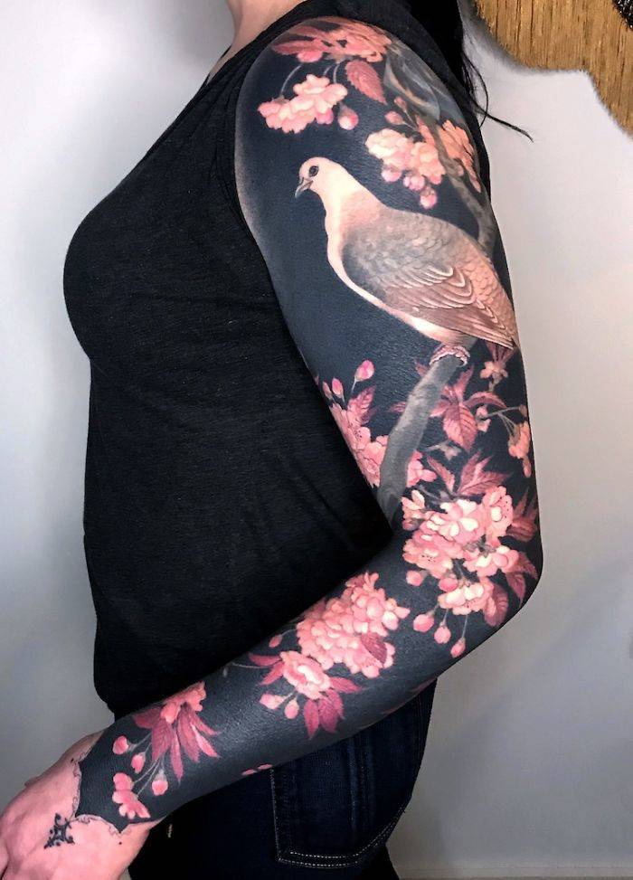 Artist Shows The Real Beauty Of Blackout Tattoos