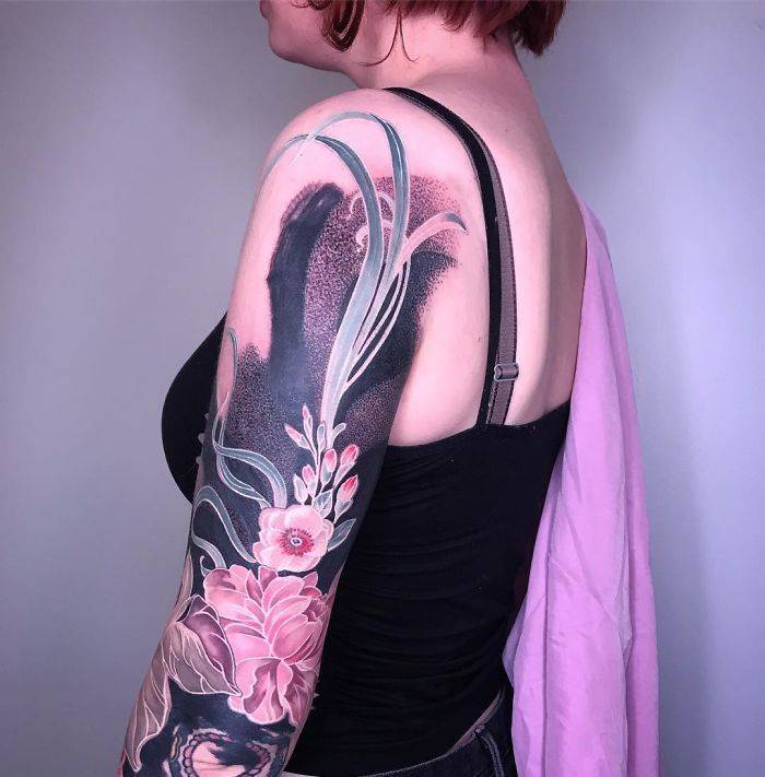 Artist Shows The Real Beauty Of Blackout Tattoos