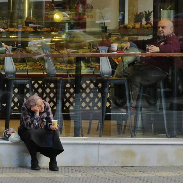 Street Photographer Catches Entertaining Real-Life Scenarios