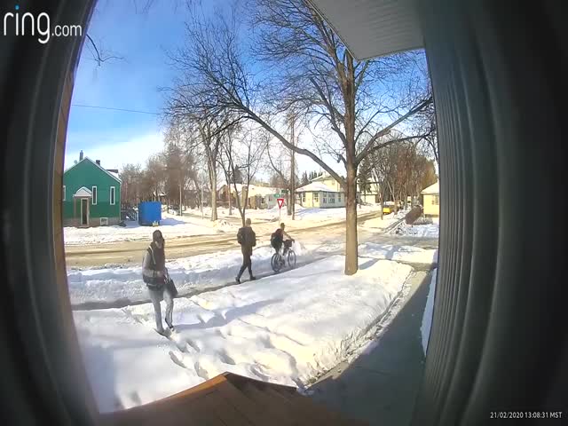 Canadian Police Fights Package Stealing