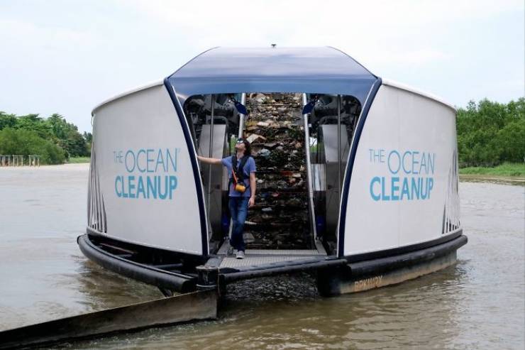 “Boy Genius” Who Invents Since The Age Of 16 Creates Solar-Powered Barges That Clean Rivers
