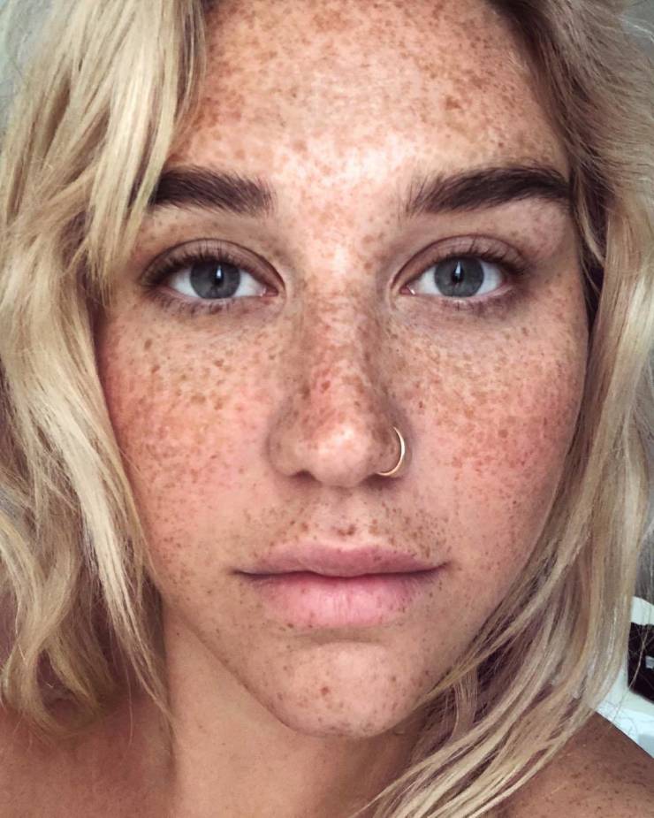 Celebrities Don’t Always Need Their Makeup On