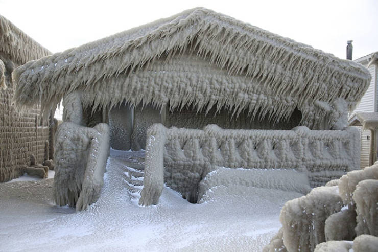 Lake Erie Homes Are Now Covered In Very Thick Ice!