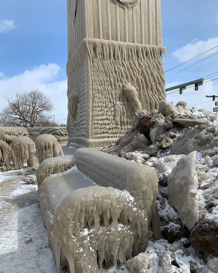 Lake Erie Homes Are Now Covered In Very Thick Ice!