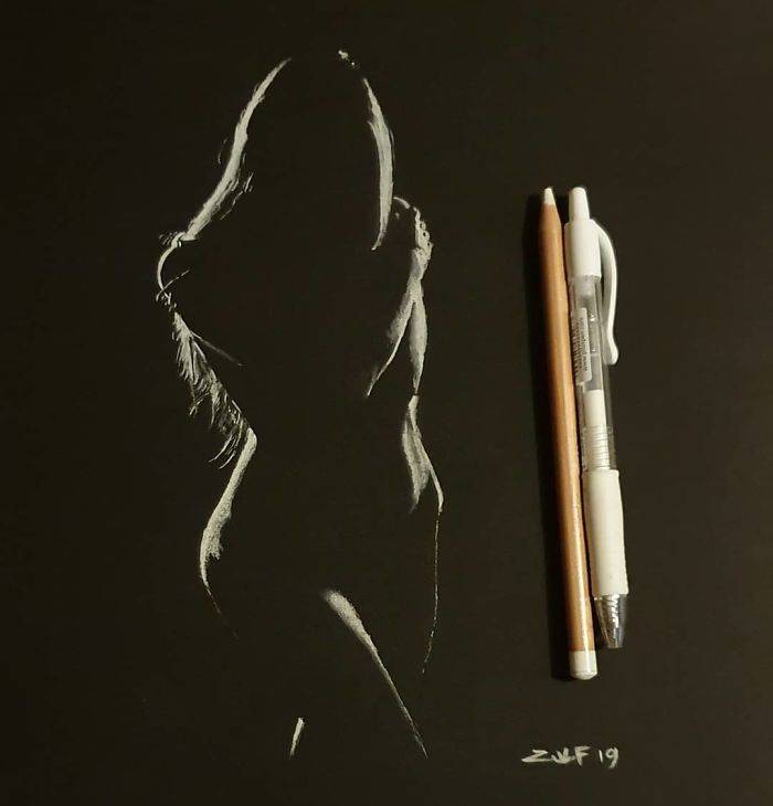 These Beautifully Lighted Photos Of Women Are Actually Pencil Drawings!
