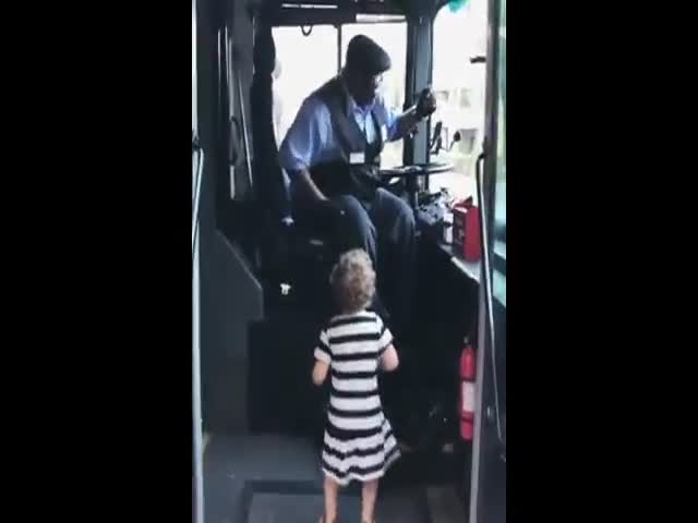 Bus Driver Dances To A Kid’s Favorite Song