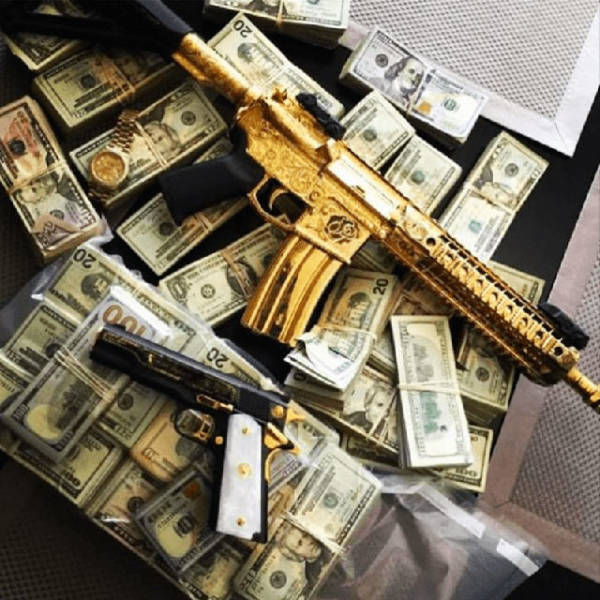 Mexican Drug Cartel Members Share Photos Of Their Wealth (32 pics