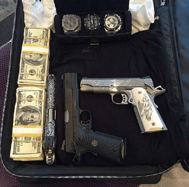 Mexican Drug Cartel Members Share Photos Of Their Wealth